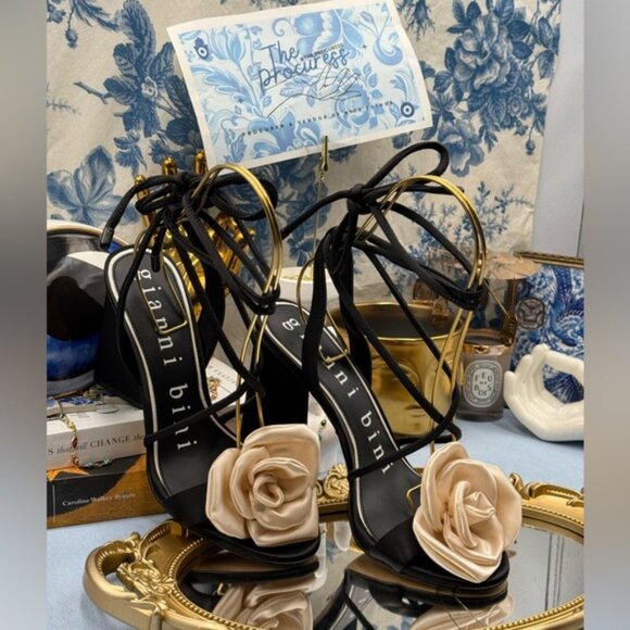 🆕 GIANNI BINI 🧿 NWOB Dakota Satin Flower Wrap Around Sandals, Black - Sz 8M - Picture 3 of 16